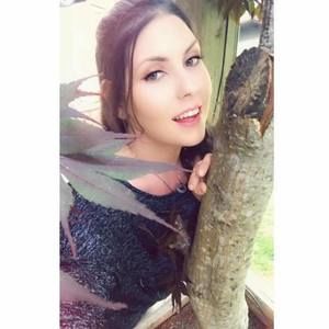 Meet your Posher, Holly